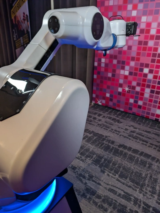 Glitzbot Robotic Arm 1